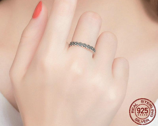 Blütentraum Ring aus 925 Sterling Silber mit Gänseblümchen – stapelbar, romantisch, nickelfrei – OrLume Jewelry