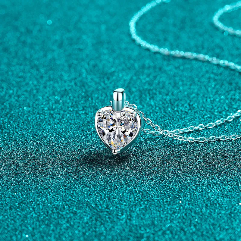 Light of Love Heart Pendant Necklace – 925 Sterling Silver – Moissanite 2 Carat