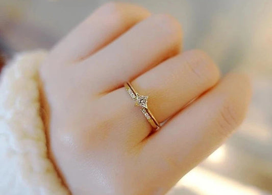 Funkelpunkt Ring aus 925 Sterling Silber mit einzelnem Zirkon – minimalistisch, zeitlos, nickelfrei – OrLume Jewelry
